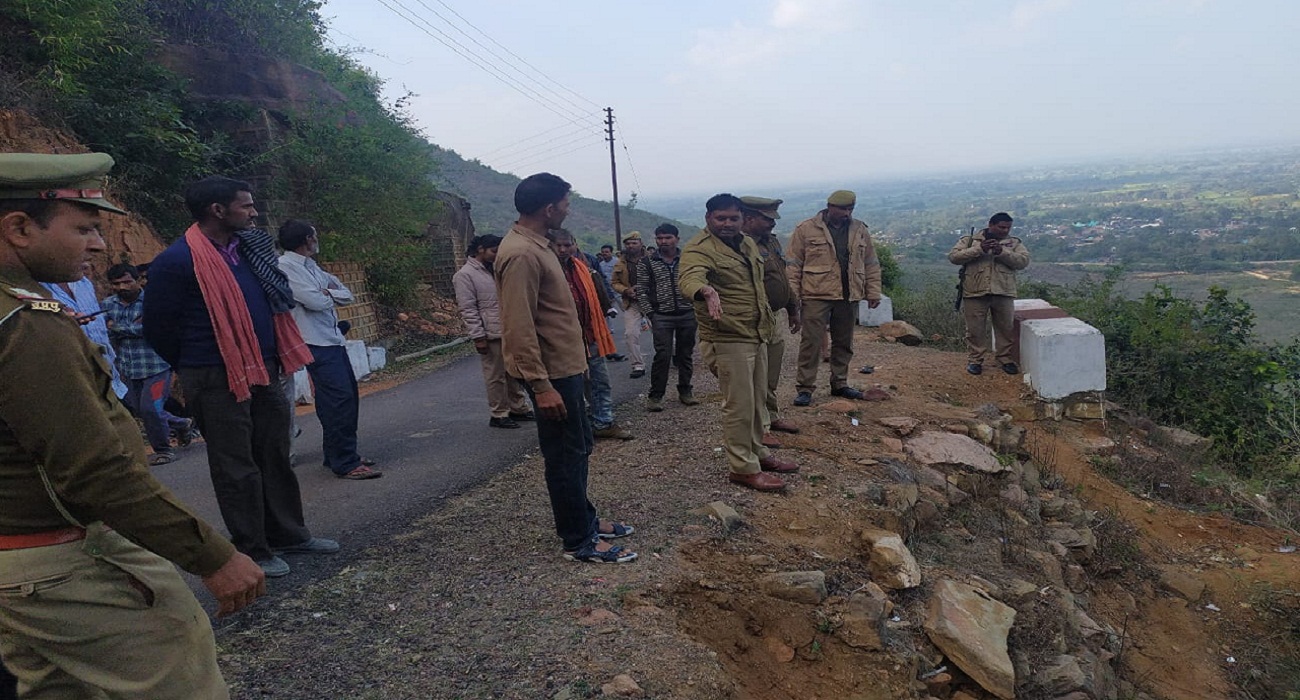 Banda Medical College girls student overturned in 60-foot deep moat many are serious