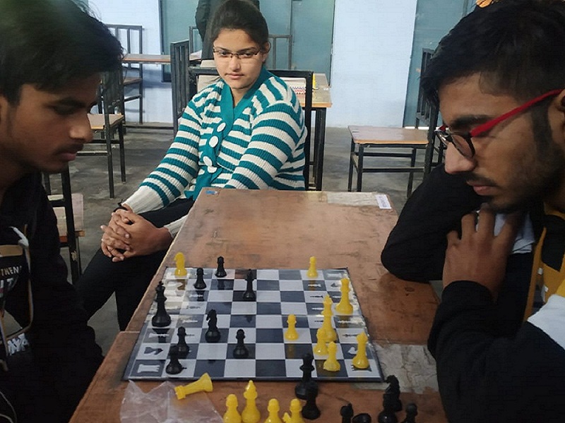 Chess tournament organized at rajiv gandhi DAV College in Banda