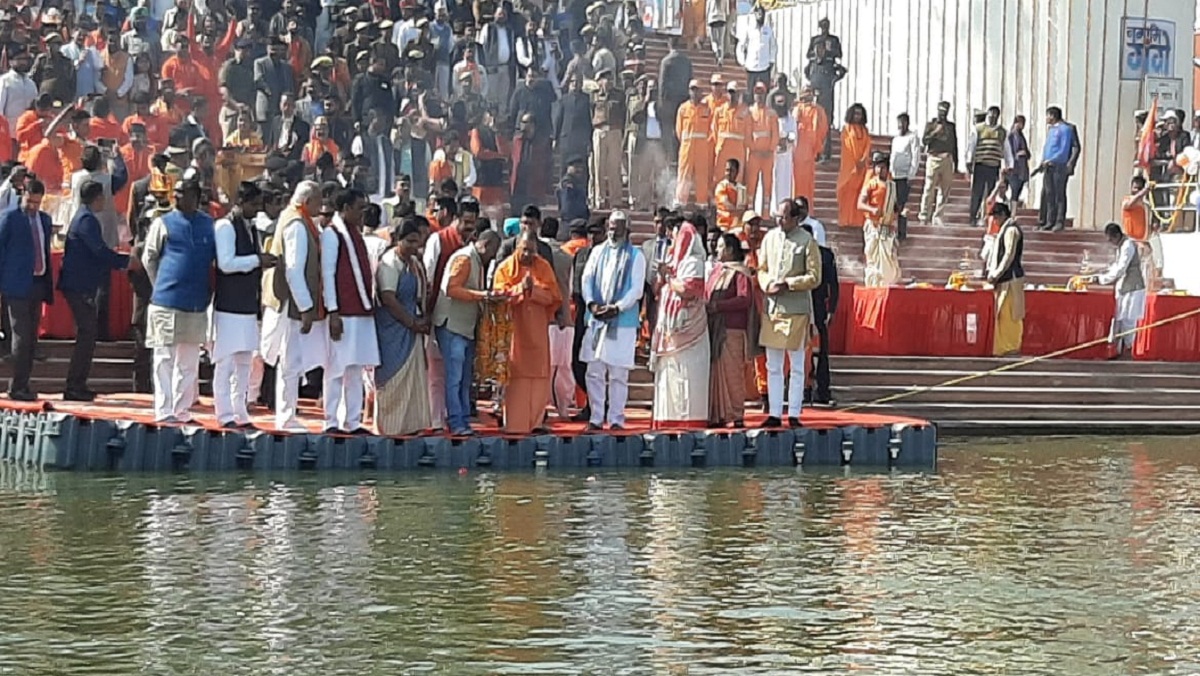 In Kanpur Chief Minister Yogi Adityanath performed Ganga Aarti in auspicious time 