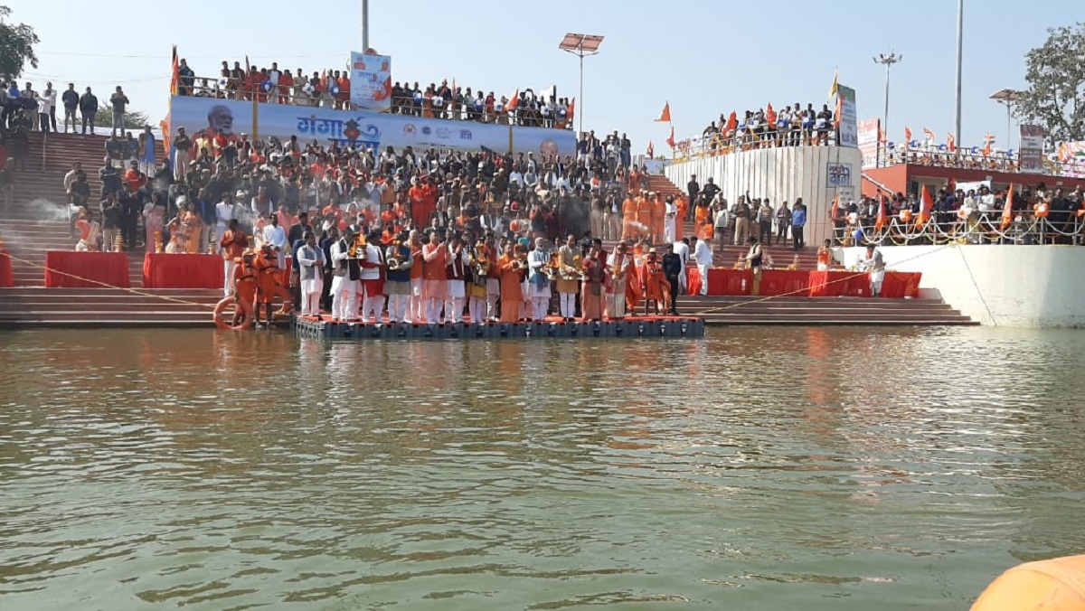 In Kanpur Chief Minister Yogi Adityanath performed Ganga Aarti in auspicious time 