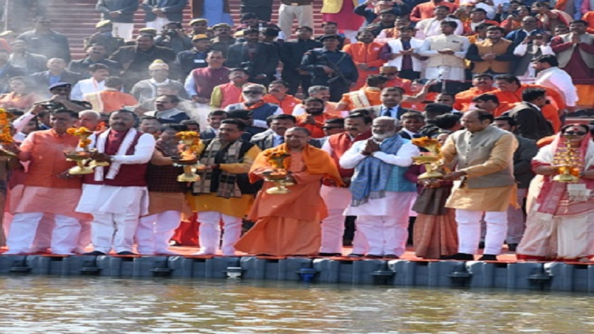 In Kanpur Chief Minister Yogi Adityanath performed Ganga Aarti in auspicious time 