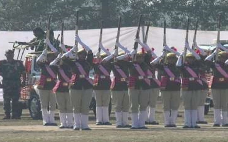 Suddenly fire from police constable's rifle in Republic Day parade in Mahoba