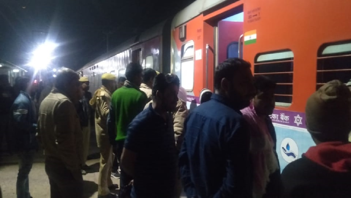 Tulsi Express's sleeper coach stirred by fire notice