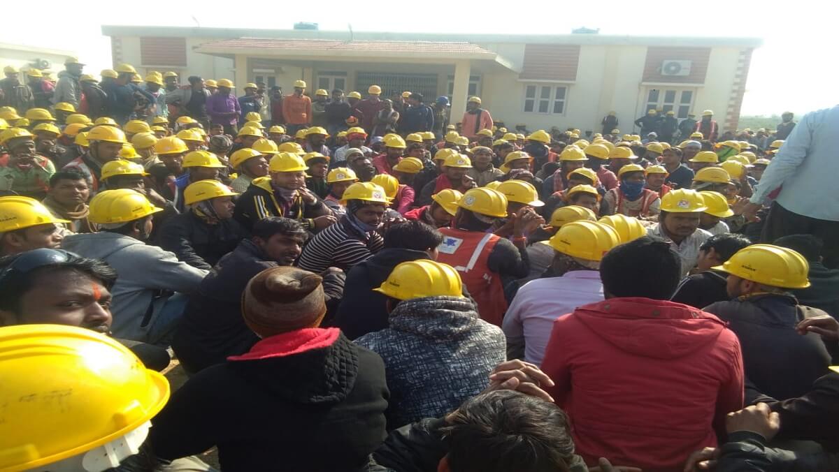 Workers' uproar after death of fellow at Ghatampur power plant in Kanpur