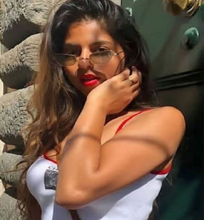 suhana khan hot sexy photo on social media