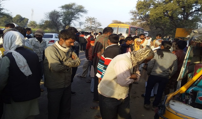 7 injured, one dead, including girl students going to board examination in accident
