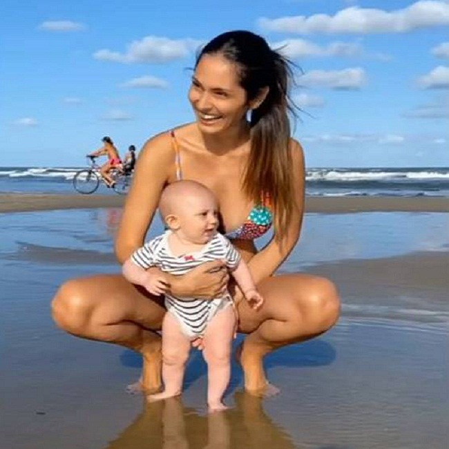 Actress Bruna Abdullah on beach enjoy with her baby 