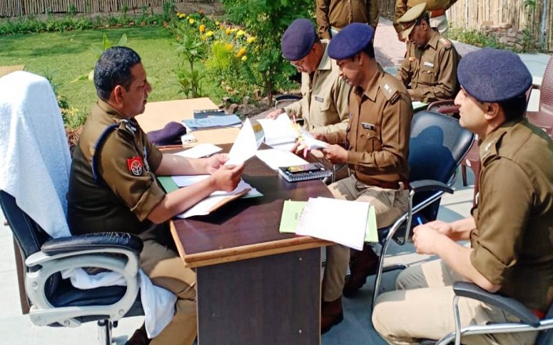 Banda DIG Deepak Kumar held a meeting with Superintendents of Police