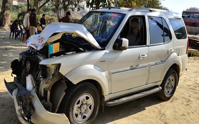 Banda BJP leader couple's safari vehicle collides with roadways bus, narrowly escaped