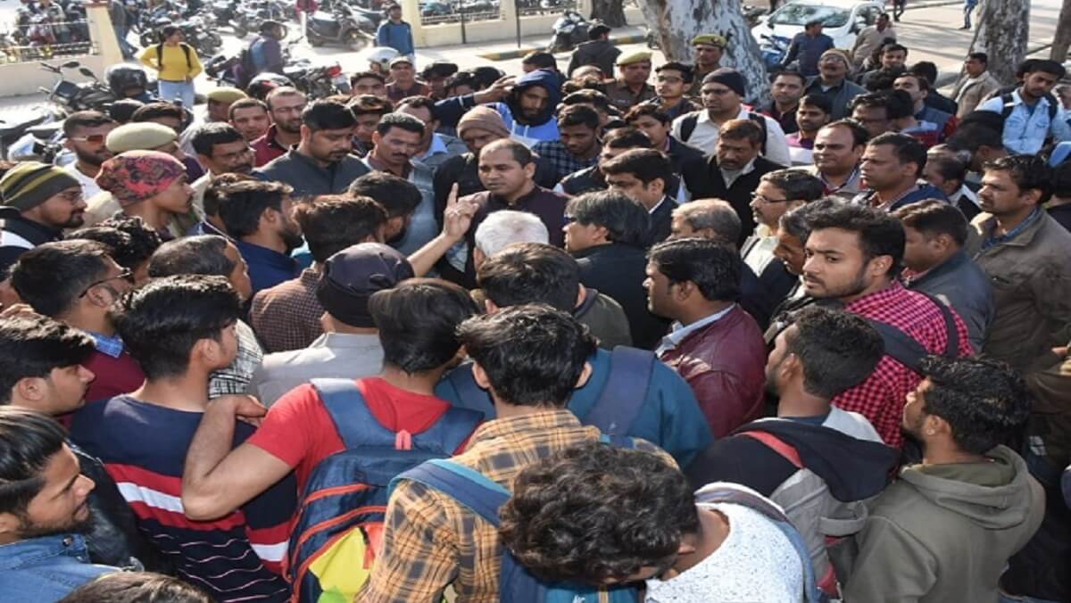 CSJMU student protest for parking in Kanpur