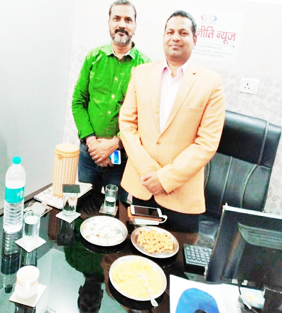 Dig Banda Ips Deepak kumar in Samarneeti news office