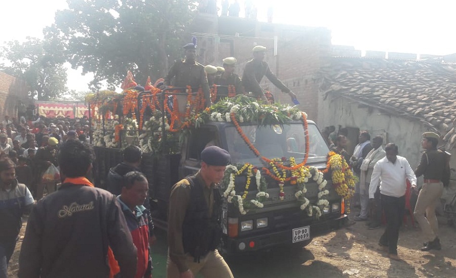 Martyr CRPF jawan cremated with state honors in Banda