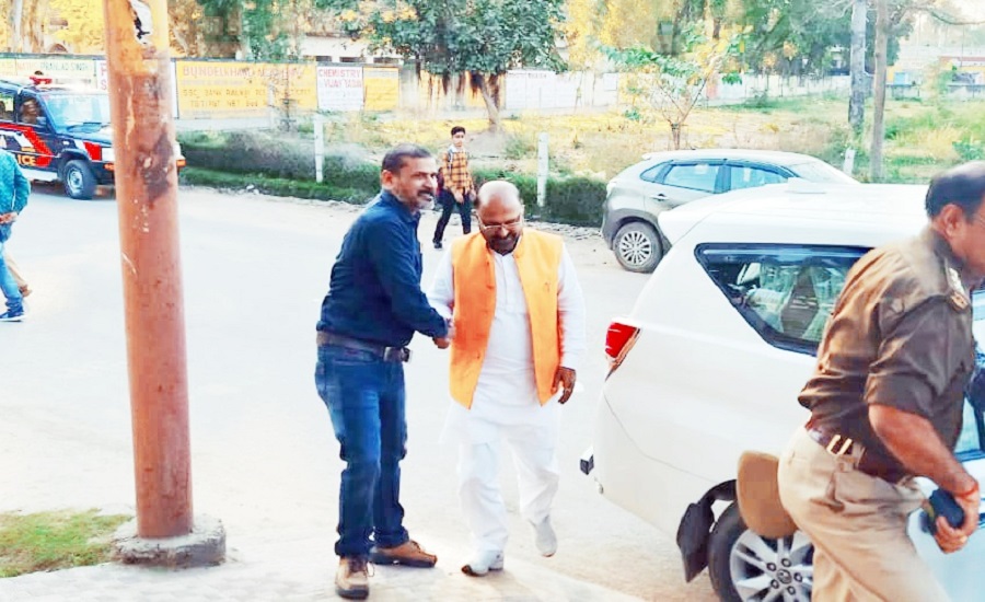 UPCLDF Chairman Minister of State Level Virendra Tiwari arrives at Samarneeti News office in Banda
