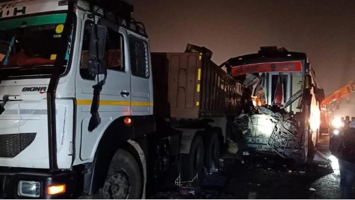 accident Lucknow-Agra express way in Firojabad 16 killed-35 injured