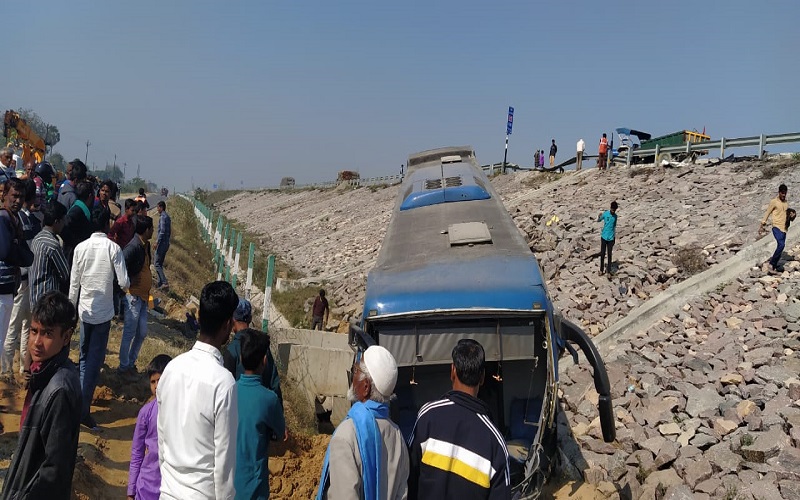 5 killed in roadways bus-SUV collision on expressway in Kanpur