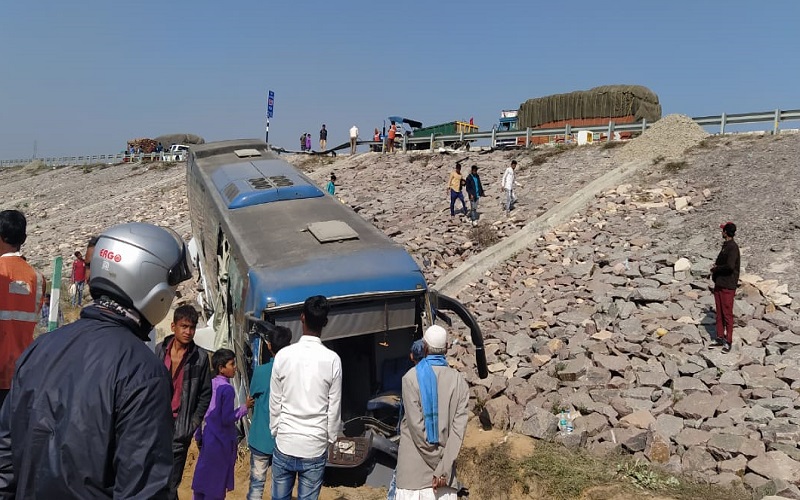 5 killed in roadways bus-SUV collision on expressway in Kanpur