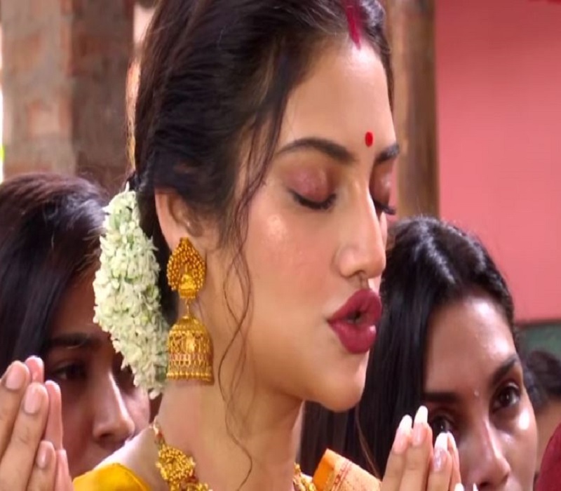 actress Nusrat jahan beutiful hot sexy photo