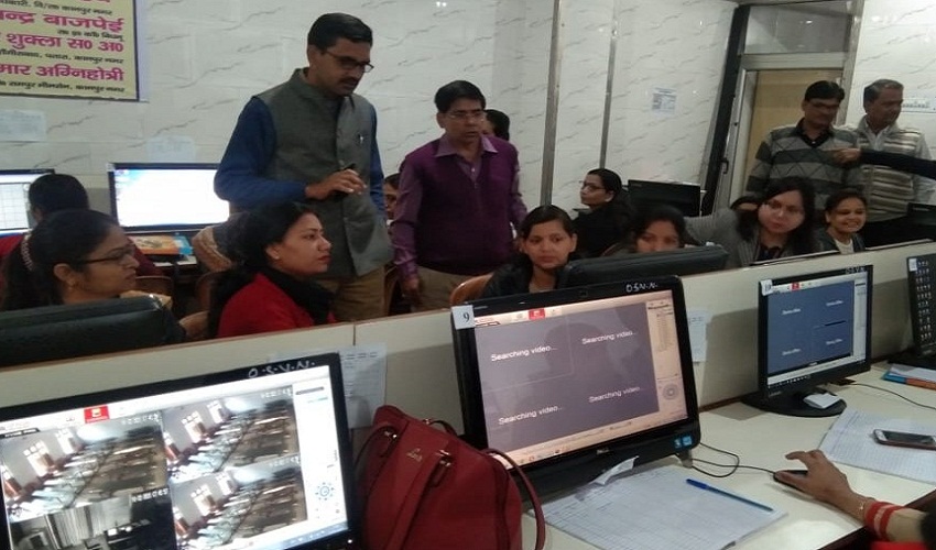 dm kanpur inspected board exam monitring room in omkareshwar school