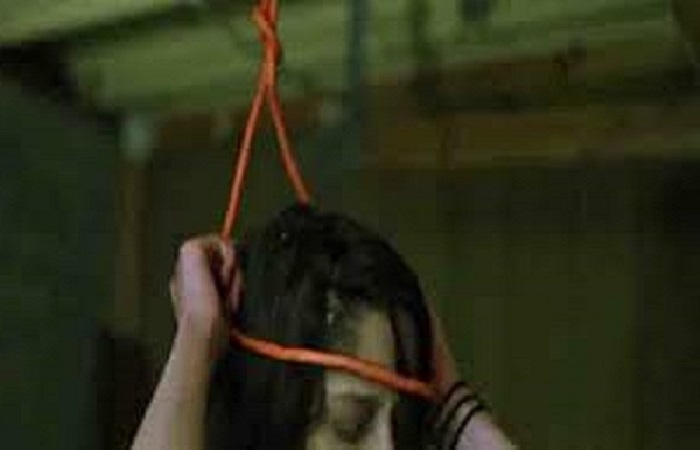 15-year-old girl hanged in Banda
