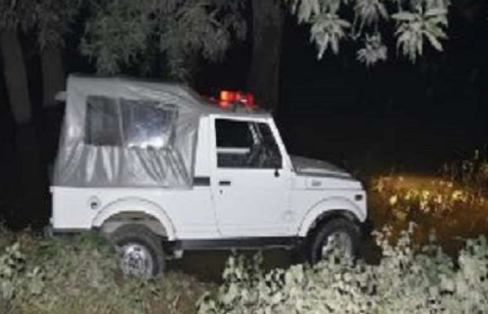 Four policemen referred after truck hit to minister's escort's gypsy in Hardoi