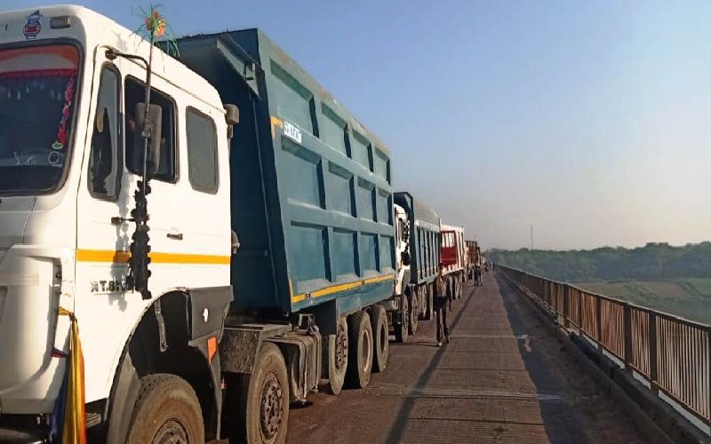 road jaam in chill yamuna pull in Banda