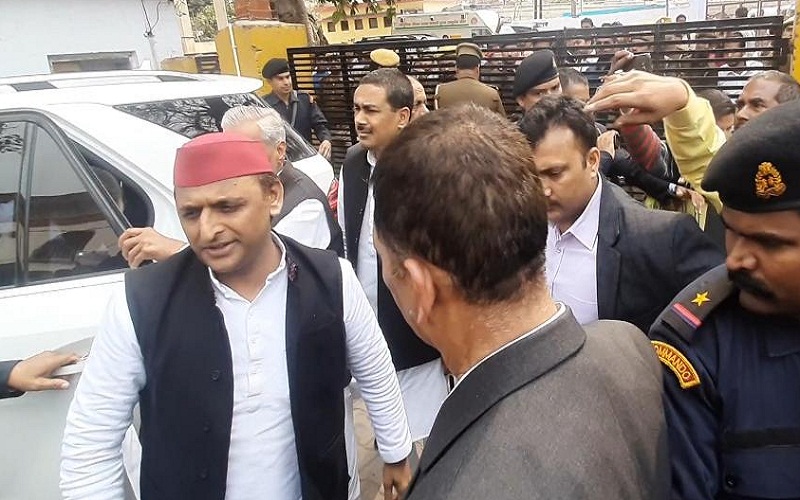 Akhilesh Yadav arrives in Sitapur jail to meet Azam Khan