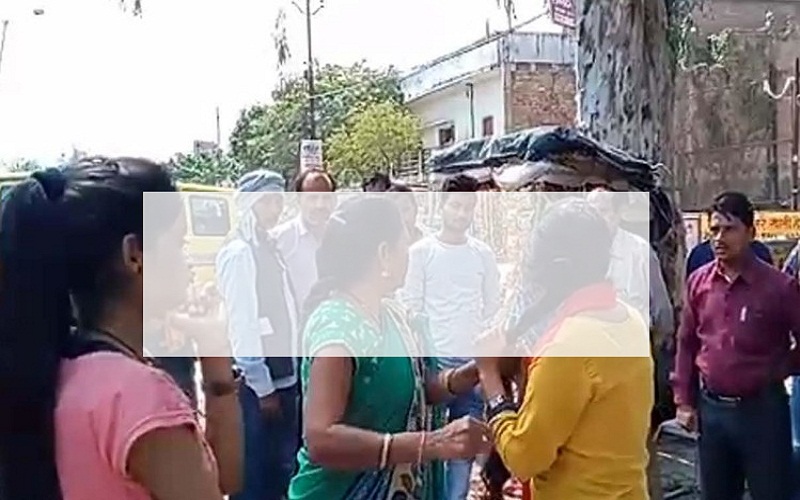 Mother beaten to daughter on street after seeing with married lover