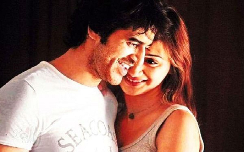 hitesh tejwani with wife lip lock