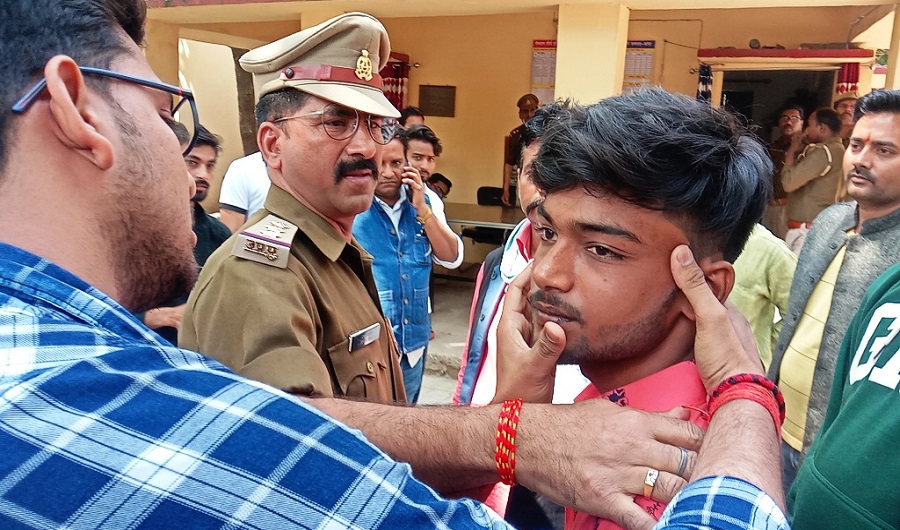 Police beat up BJP district president's Ramkesh nishad son in Banda 
