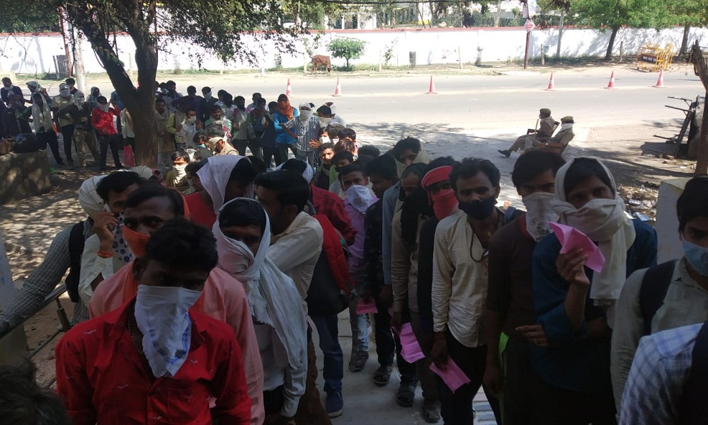 Thousands crowded in Banda District Hospital social distance destroyed