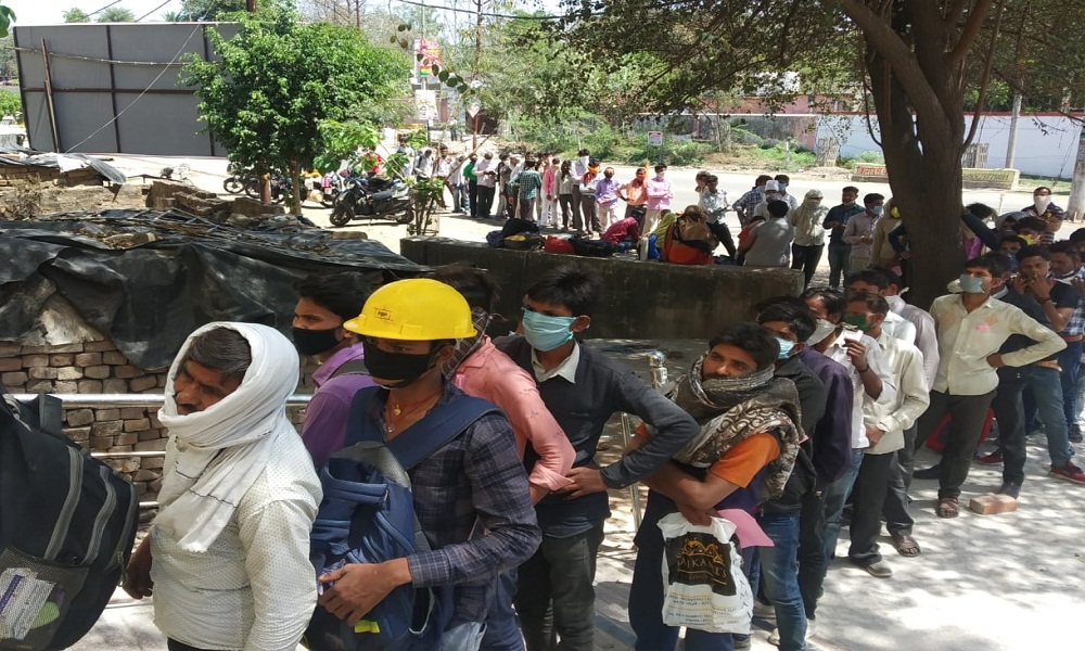 Thousands crowded in Banda District Hospital social distance destroyed