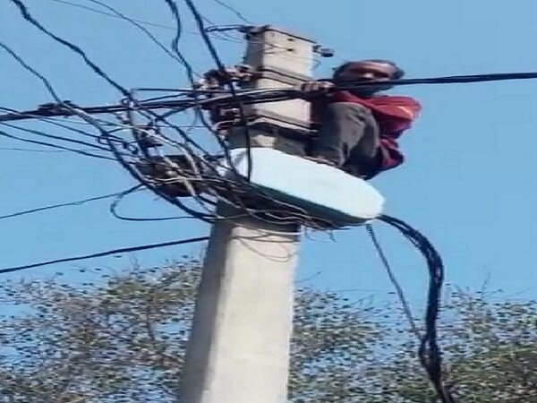 Troubled youth climbed on electric pole in Banda