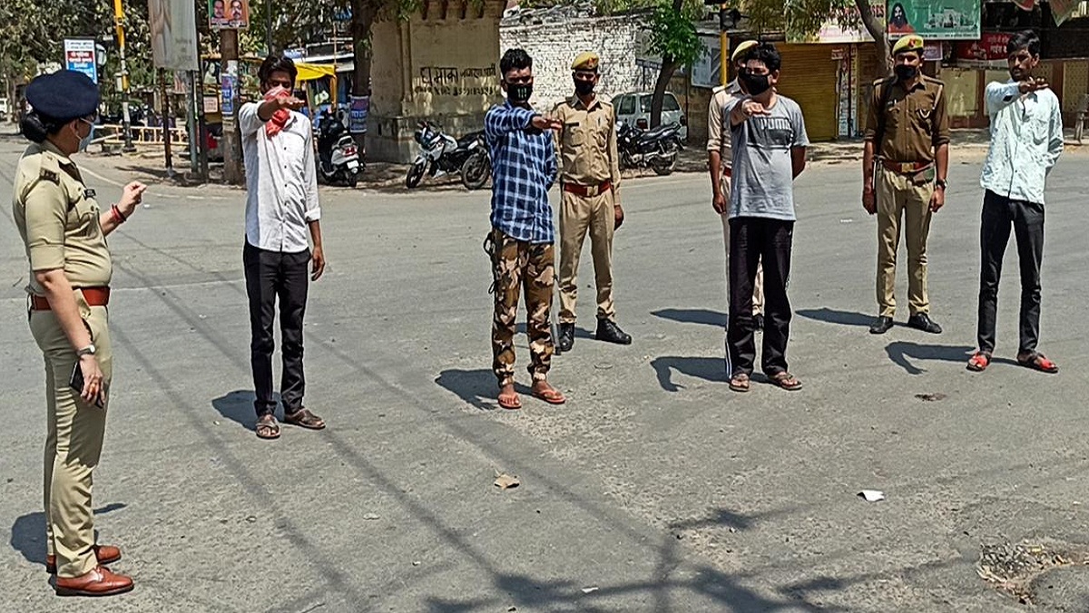 Women SP administered oath to those who broke lockdown in kanpur