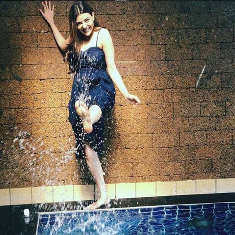 actress kajal agarwal play with water near poll