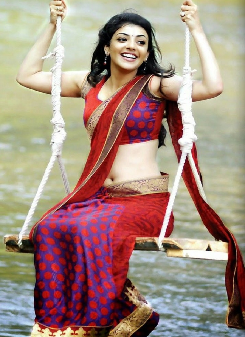 actress kajal agarwal play with water near poll