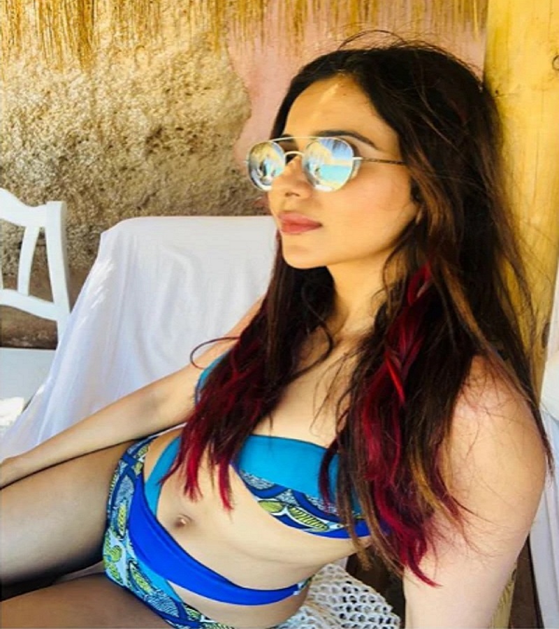 actress rakul preet singh hot sweeming pool photo viral