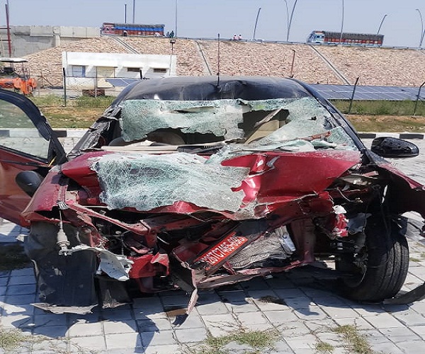 Husband-wife and daughter and in-law died in accident on Lucknow-Agra Expressway
