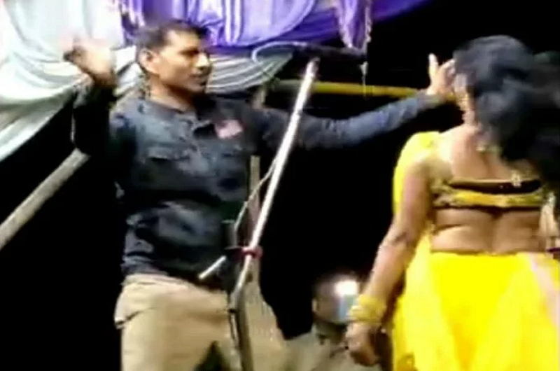 in Firojabad constable suspended after dancing with female dancer in Notanki