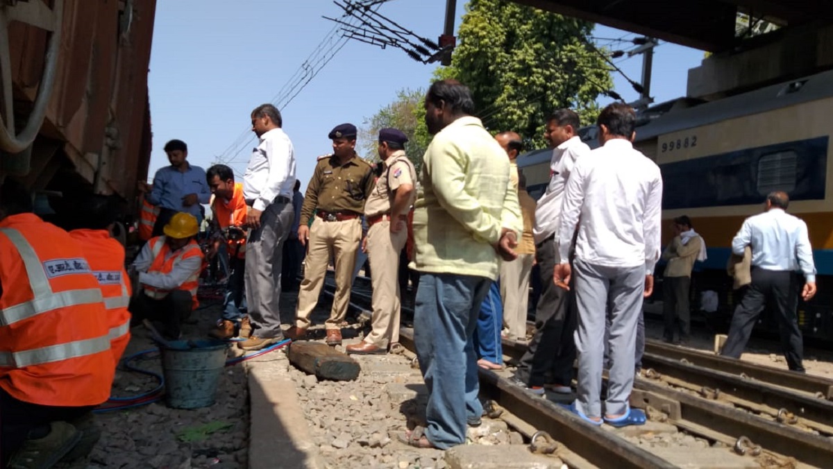 derailed goods train near railway station in Banda