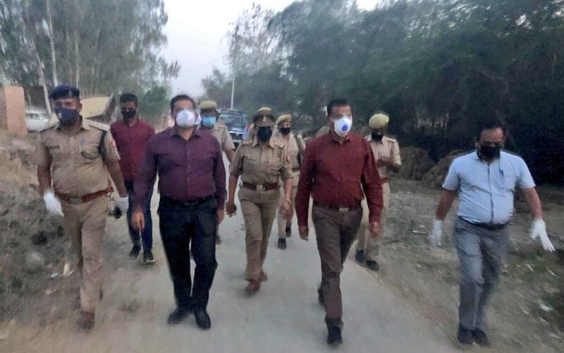 Banda dig dipak kumar commissioner dipak kumar inspected village