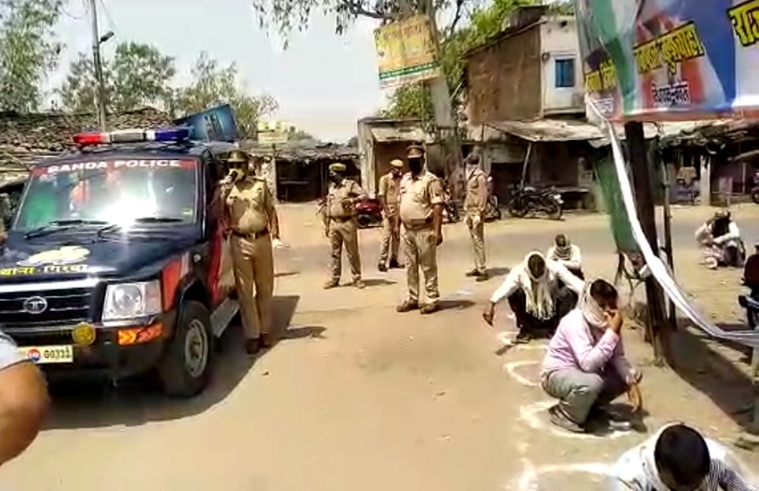 Girwan police station of Banda distributed face and food items to the poor