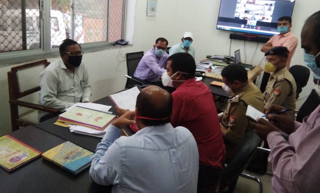 Commissioner of Banda and DIG inspected many places including Hamirpur district