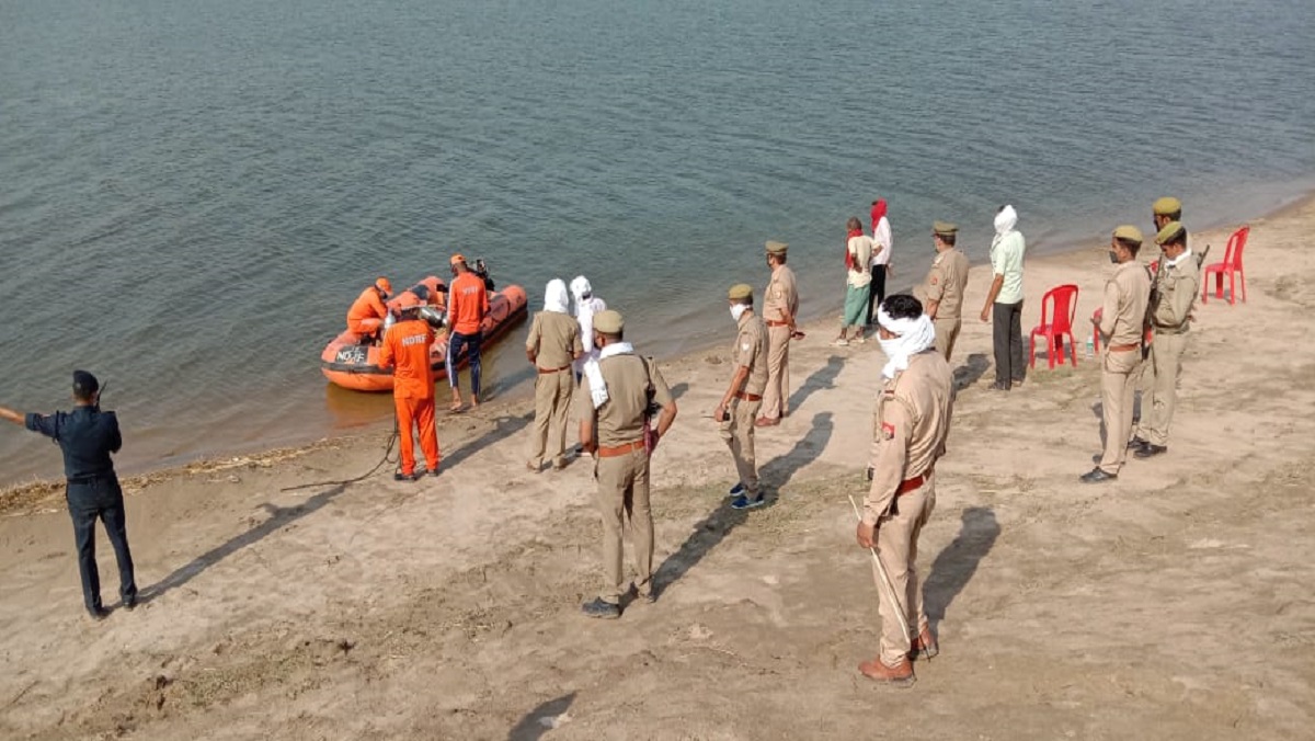 In Fatehpur district, police constable, body of the sailor met Yamuna after 16 hours
