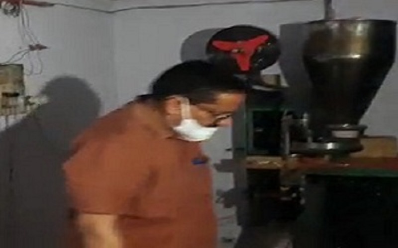Lockdown Gutkha was being made in a closed factory in Banda father-son arrested in raid