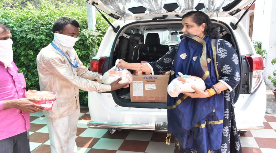 UP Law Minister Brajesh Pathak is distributing food grains and essential commodities to poor in lockdown