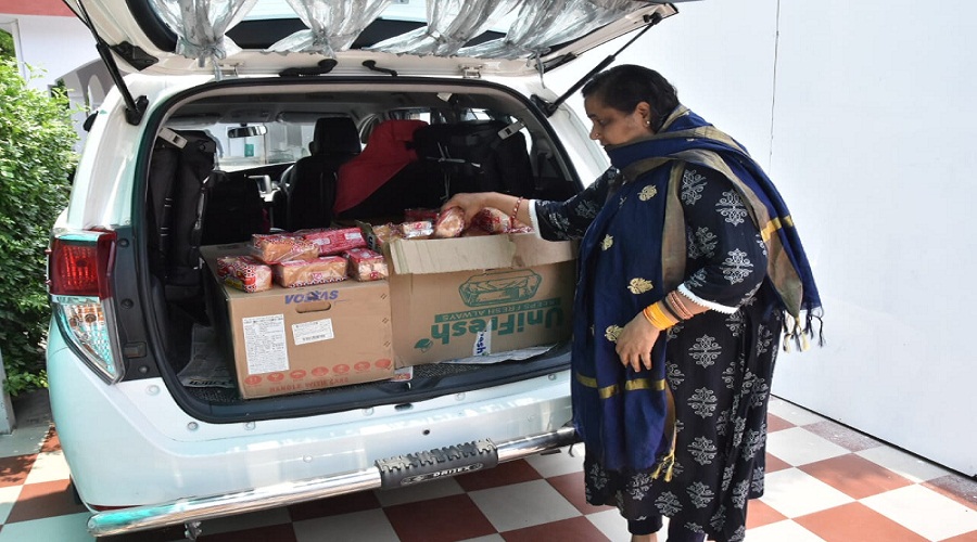 UP Law Minister Brajesh Pathak is distributing food grains and essential commodities to poor in lockdown