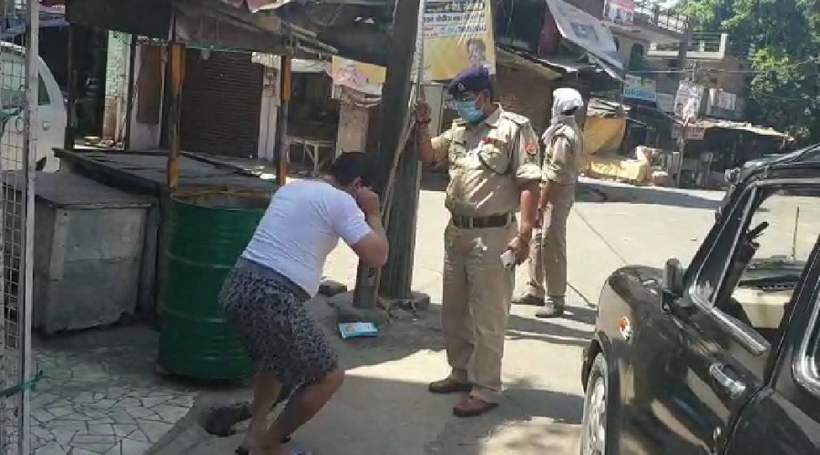 Kanpur police taught a lesson to those not wearing masks