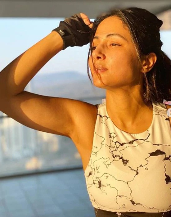 Bollywood tv Actress Hina Khan prayed for everyone's safety by keeping a fast