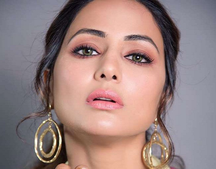 Bollywood tv Actress Hina Khan prayed for everyone's safety by keeping a fast