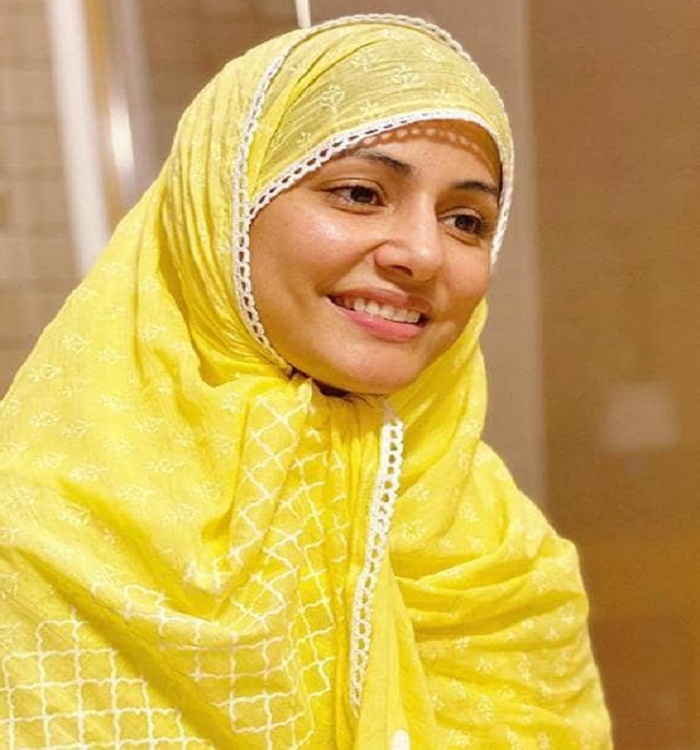 Bollywood tv Actress Hina Khan prayed for everyone's safety by keeping a fast